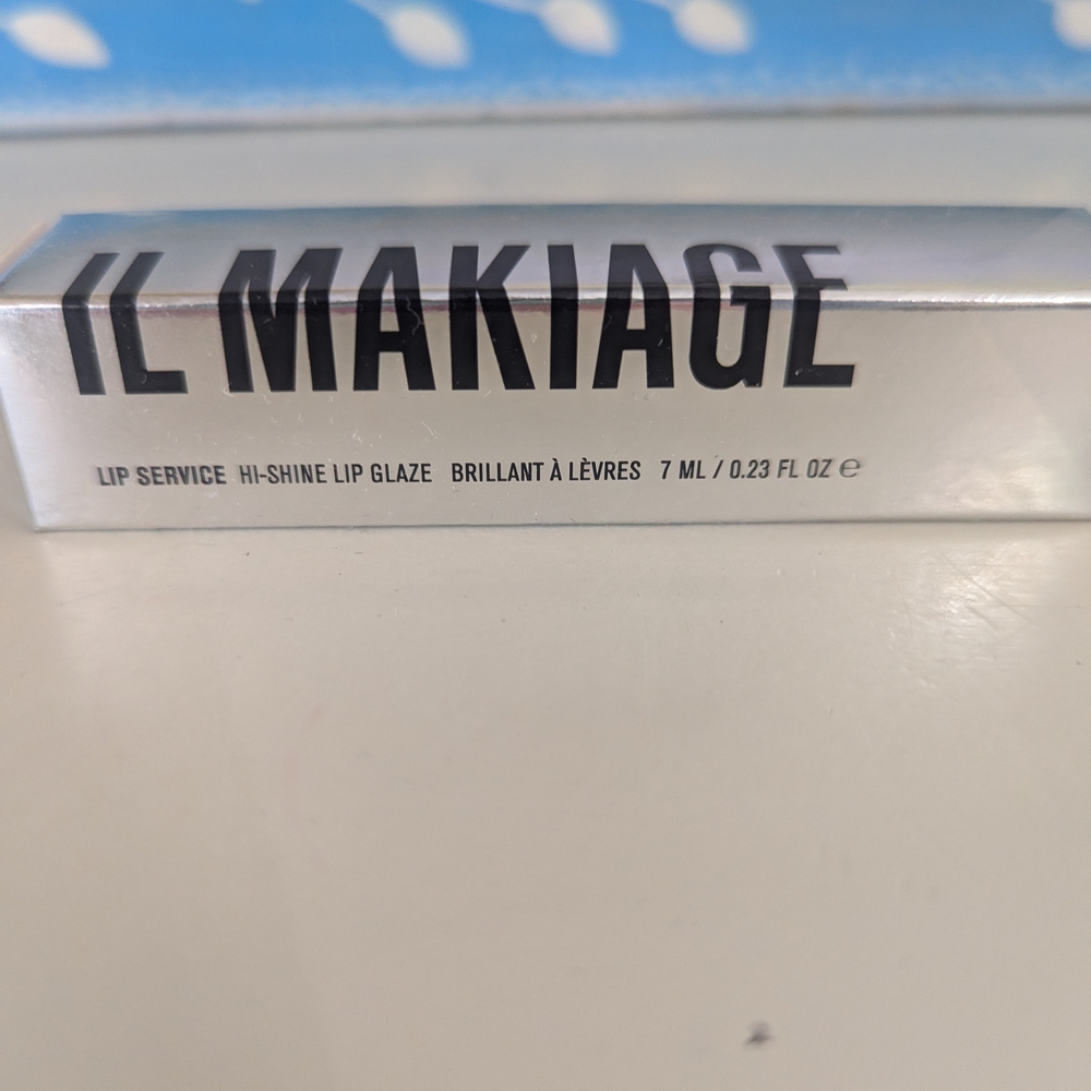 Il Makiage Hi-Shine Lip Glaze - Silver Packaging